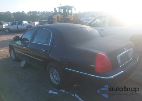 2005 Lincoln Town Car Signature from USA, damaged, VIN 1LNHM81W45Y627586